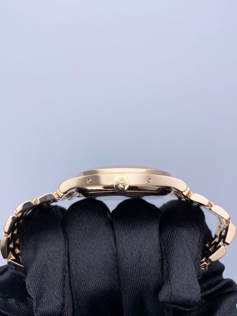 Patek Philippe Annual Calendar 5396/1R-001 Image 4